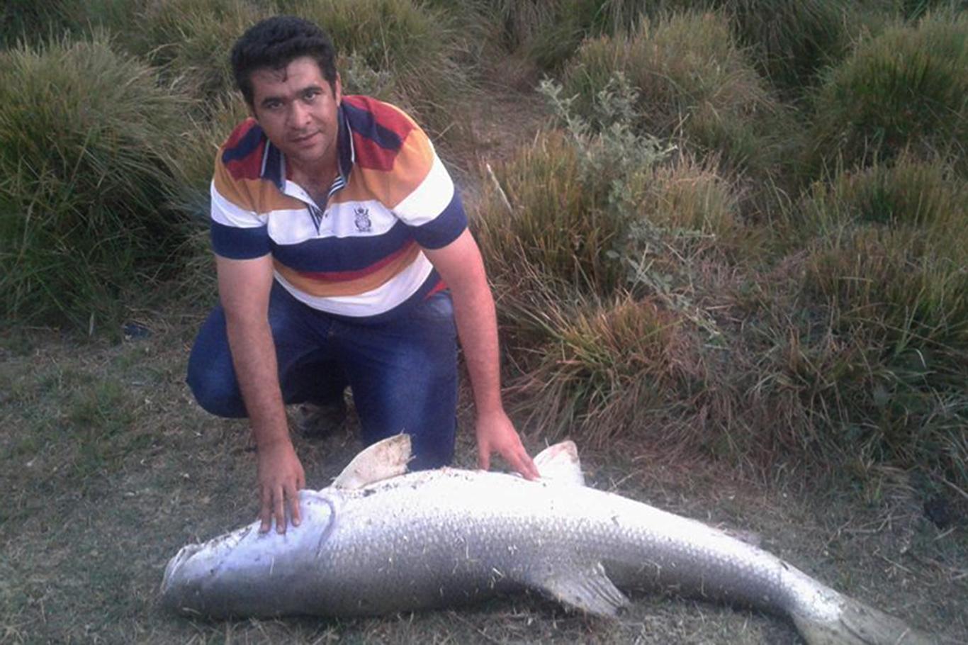 Fırat Nehri’nde 43 kiloluk balık avladı
